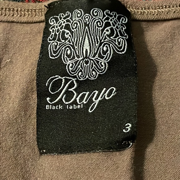 T shirt with detachable strings - Picture 2 of 5